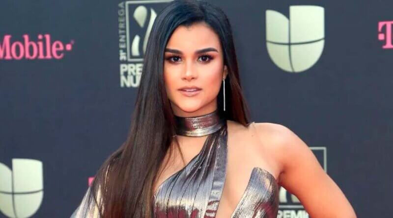 Clarissa Molina impacta en la portada de los 50 más bellos