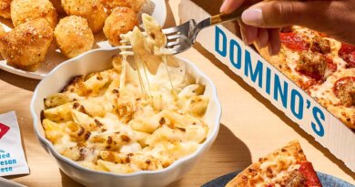 Domino's® lanza los 5-Cheese Mac & Cheese y los Spicy Buffalo 5-Cheese Mac & Cheese para el otoño