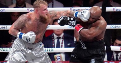 Mike Tyson apenas lanzó golpes en triste pelea con Jake Paul