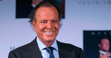 Julio Iglesias envía conmovedor mensaje a Raphael tras ser hospitalizado