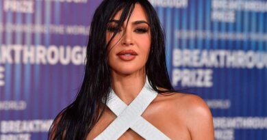 Kim Kardashian roba suspiros con impresionante vestido de cuero rojo que resalta su derrière