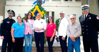 Marianela Ancheta, Miss Universe Cuba, participa en la tradicional marcha por el centenario de Hialeah
