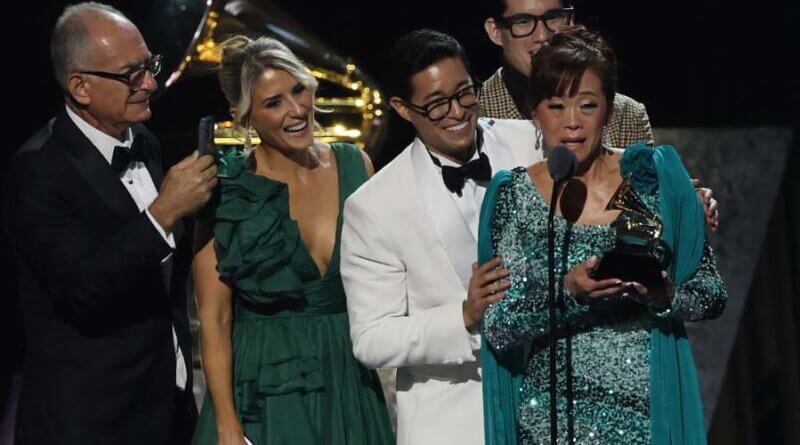 Tony Succar y Mimi Succar gabal el GRAMMY® 2025 como Mejor Álbum Tropical Latino