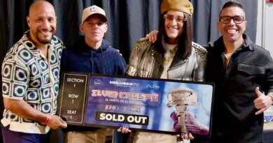 Elvis Crespo reina como el “Rey del Merengue”, electrizando a 15,000 fanáticos en un SOLD-OUT en Puerto Rico