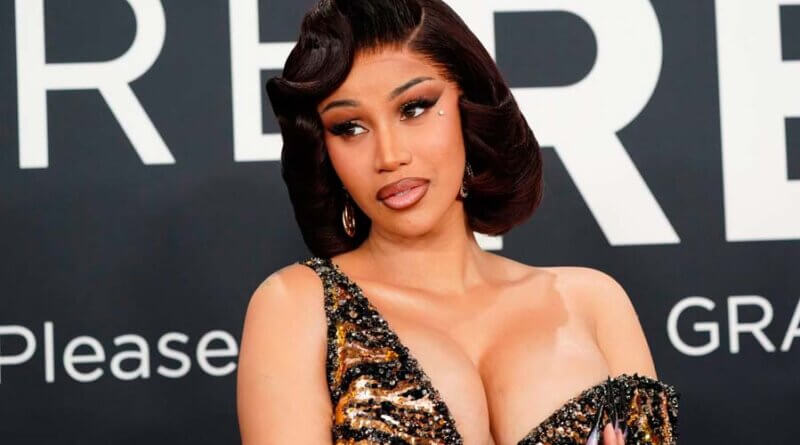Cardi B revela el nombre de su tercer bebé y afirma que Offset es un padre ausente