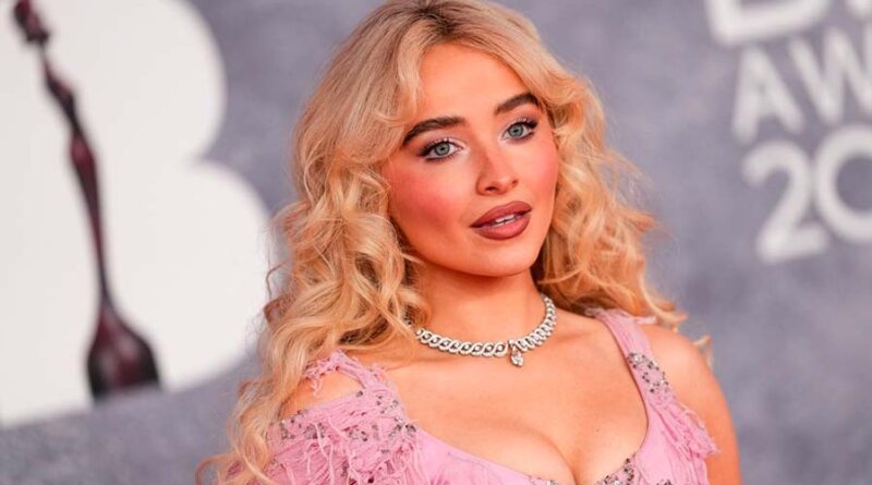 Sabrina Carpenter genera controversia con atrevida portada para Rolling Stone
