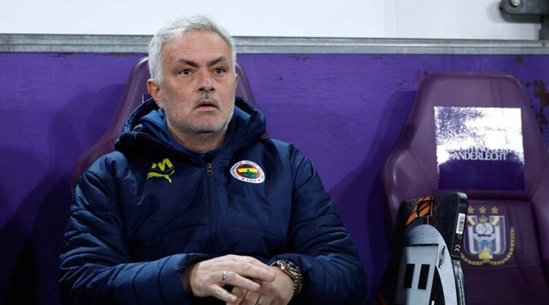 Fenerbahce de Edson Álvarez se queda sin técnico tras despido de Mourinho