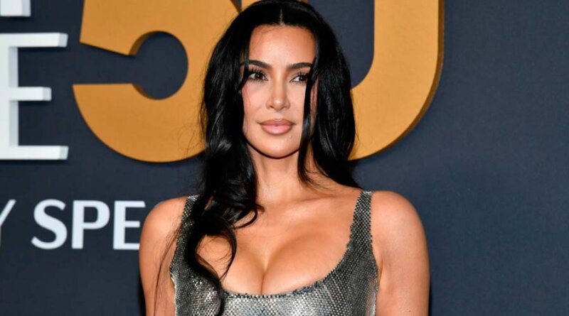 Kim Kardashian llora al descubrir que Kanye West lleva meses sin medicarse, según nuevo documental