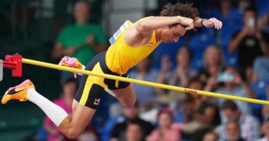 Armand Duplantis volvió a romper su récord mundial en salto con pértiga