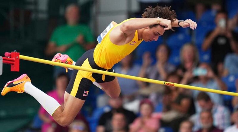 Armand Duplantis volvió a romper su récord mundial en salto con pértiga