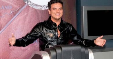 El Icónico Empire State Building en Nueva York se ilumina de rojo en honor a Silvestre Dangond