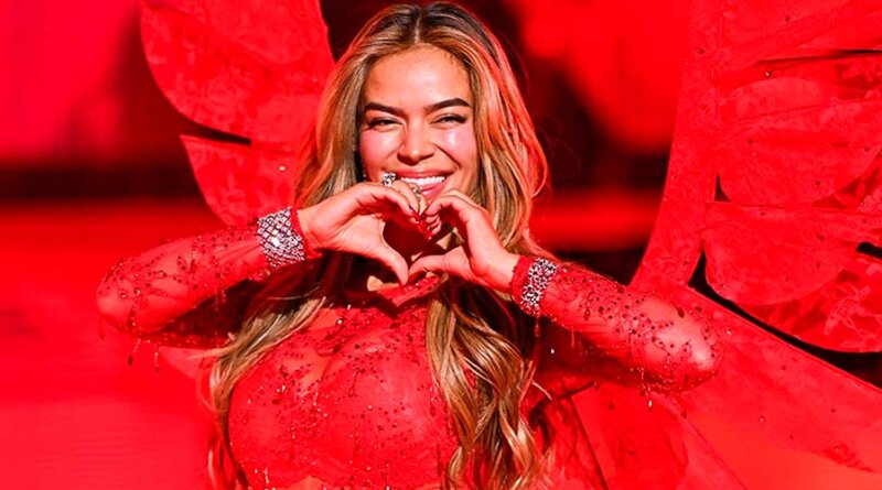 ¿Cómo fue el show de Karol G en el desfile de Victoria’s Secret?
