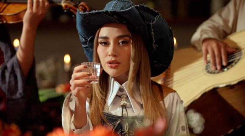 Carolina Ross alcanza el #1 del chart popular de Monitor Latino con “COLECCIONANDO CORAZONES”