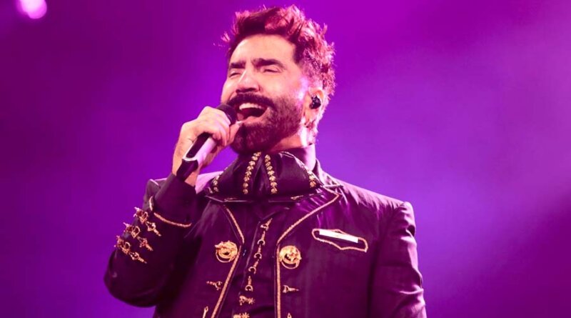 Alejandro Fernández comparte planes de crear un museo en honor a Vicente Fernández