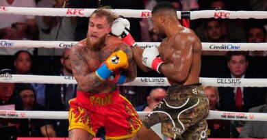 Anthony Joshua noquea a Jake Paul, quien visita la lona incontables veces