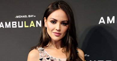 Eiza González responde a críticas por bailar pegadita a Diego Boneta en show de Bad Bunny