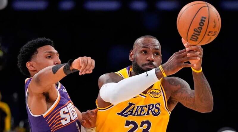 LeBron James sacrifica récord de puntos para dar victoria a Lakers ante Raptors