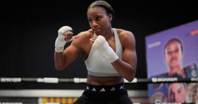 Caroline Dubois sigue intratable, unificó los títulos OMB y CMB del peso ligero