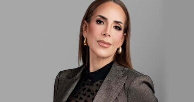 Othniuska Cedeño llega hoy a ZENITH Summit 2026 como una de las voces más influyentes del PR y la comunicación hispana