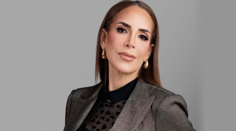 Othniuska Cedeño llega hoy a ZENITH Summit 2026 como una de las voces más influyentes del PR y la comunicación hispana