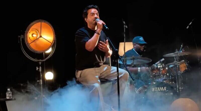 Luis Fonsi ofrece su primera presentación en acústico en siete años para EXACÚSTICO en Ciudad de México
