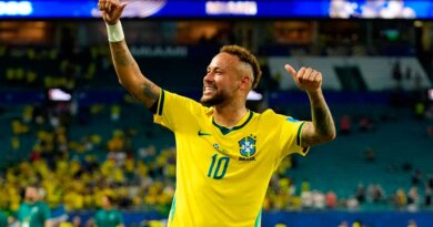 Neymar responde a las críticas por jugar póker mientras Santos disputaba la Copa Sudamericana