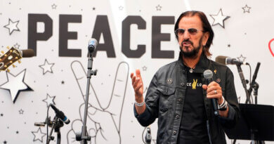 Ringo Starr recibió un doctorado honoris causa en el marco de su cumpleaños 86