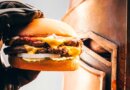 Carl's Jr.® desata la Revolución de la Hamburguesa con hamburguesas preparadas al momento y su primera oferta por tiempo limitado estrella "Angus Maximus"